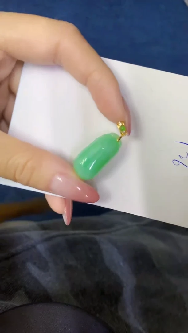 翡翠未镶嵌颈饰缅甸天然翡翠A货