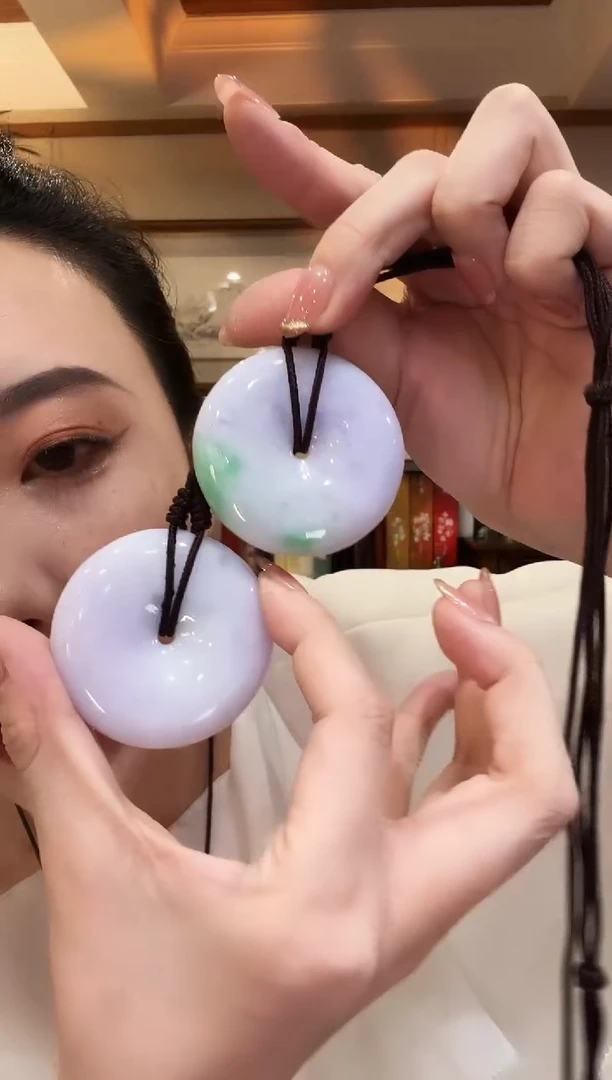 翡翠未镶嵌颈饰多样性发其一