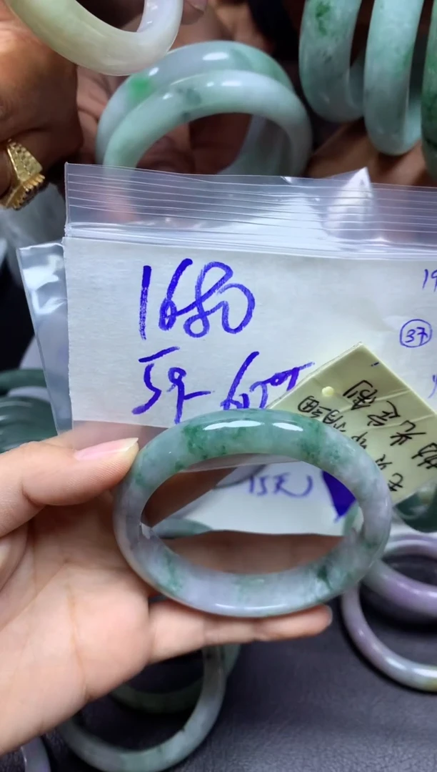 【闪购商品】定制翡翠未镶嵌手镯毛货需精细抛光+多人+1680元