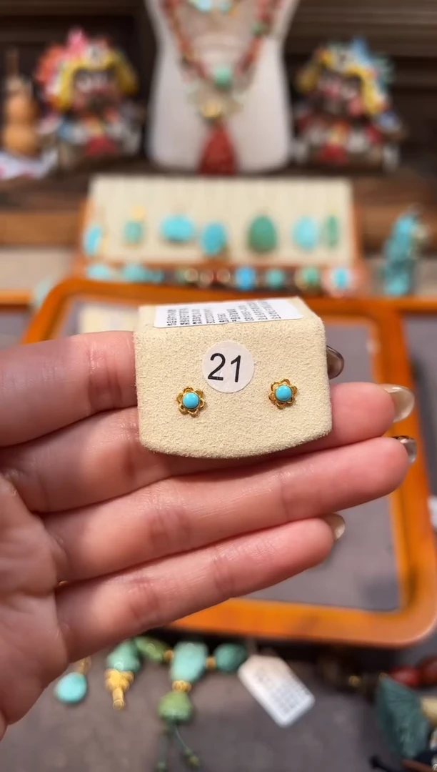 18K金镶嵌绿松石耳饰绿松石耳饰