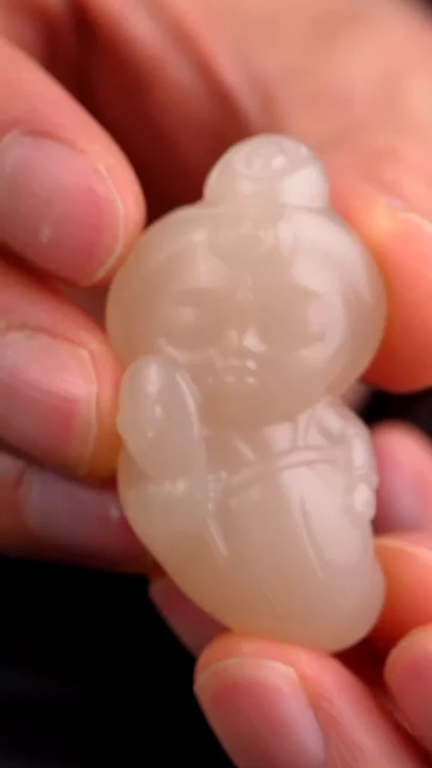 颈饰未镶嵌和田玉藕粉小唐人挂件