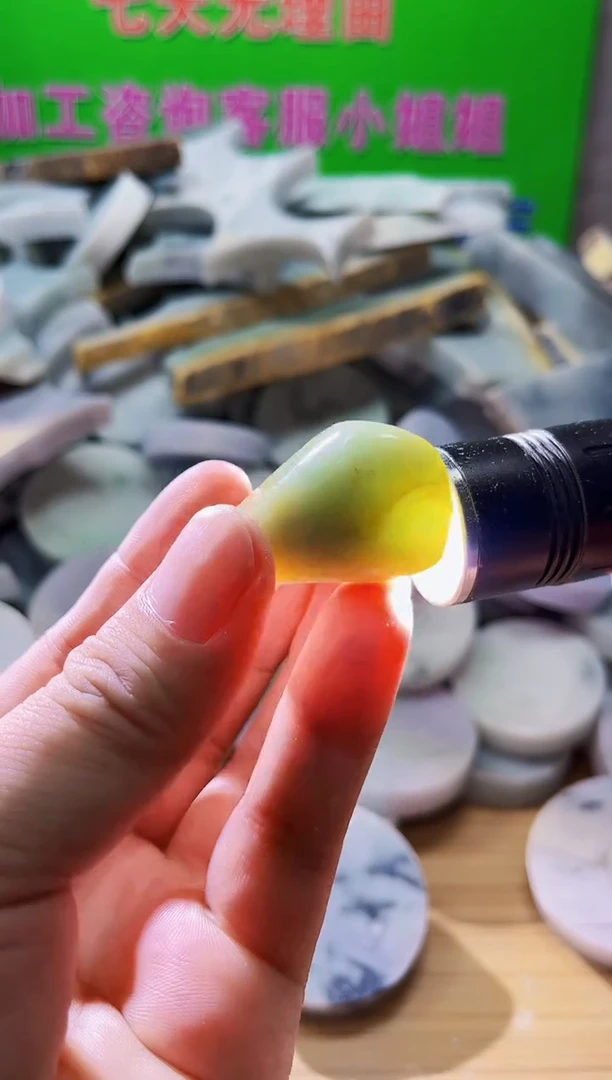 翡翠未镶嵌颈饰天然翡翠A货642