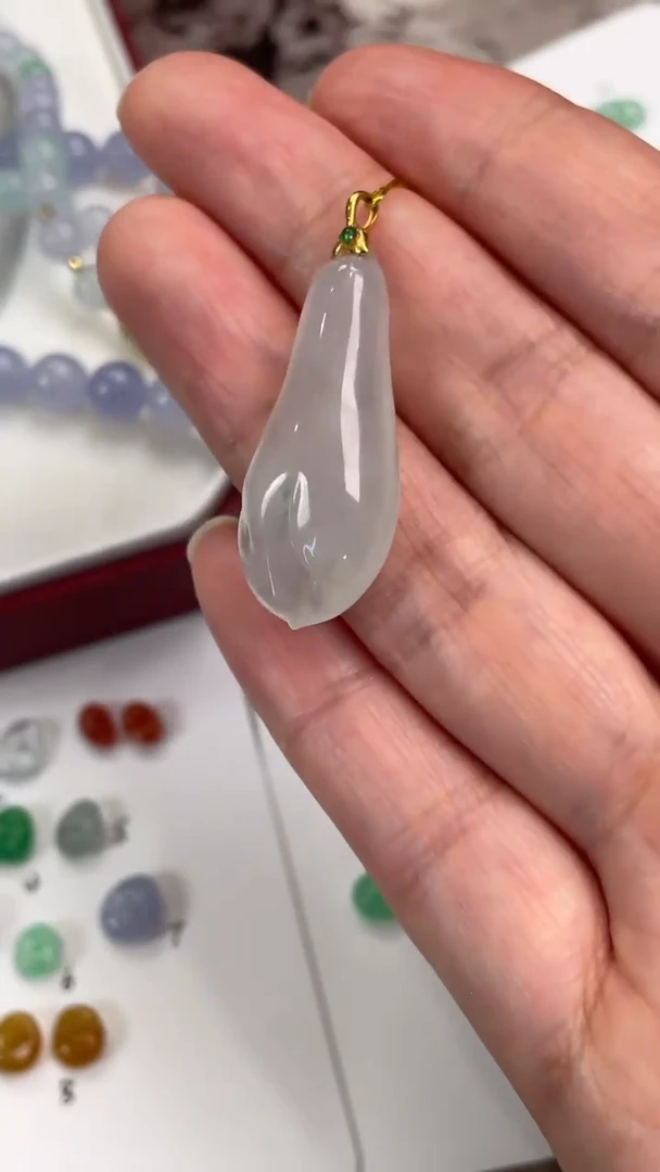 翡翠18K金镶嵌颈饰 天然缅甸翡翠吊坠