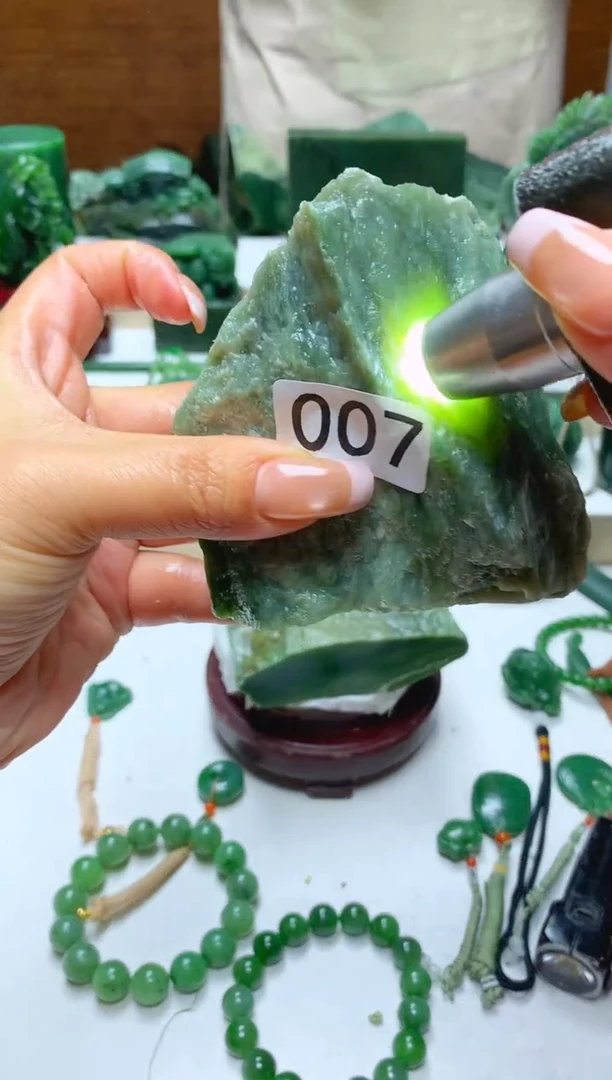 未镶嵌和田玉摆件1