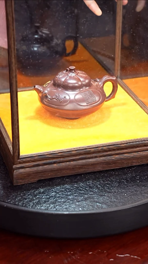 茶壶紫砂冯新芳  筋纹合梅109  紫泥 200毫升 关山月