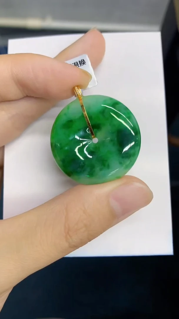 翡翠18K金镶嵌颈饰             1