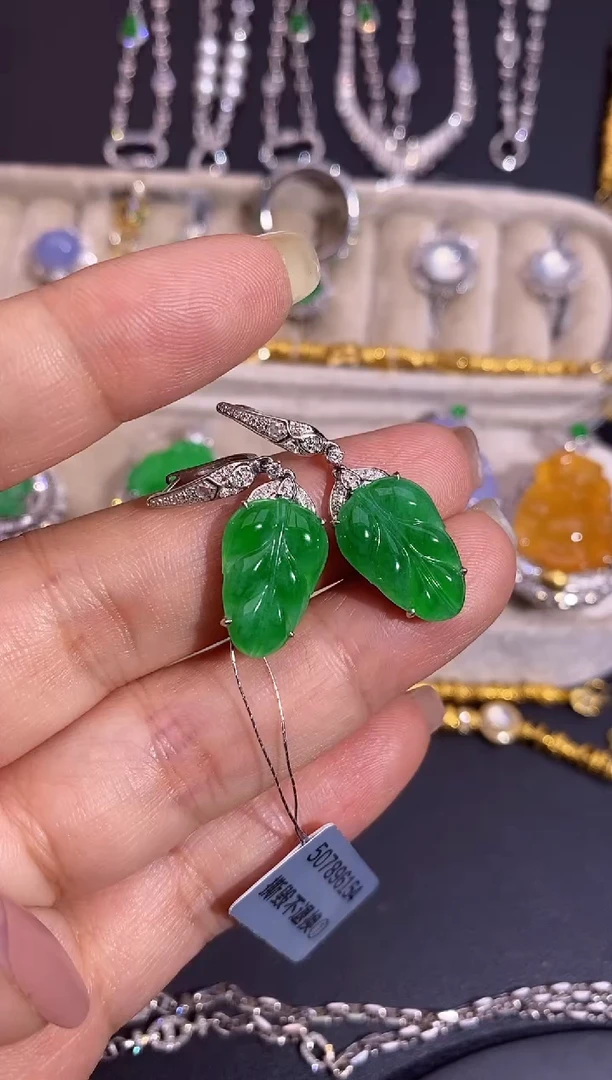 18K金镶嵌翡翠耳饰耳饰