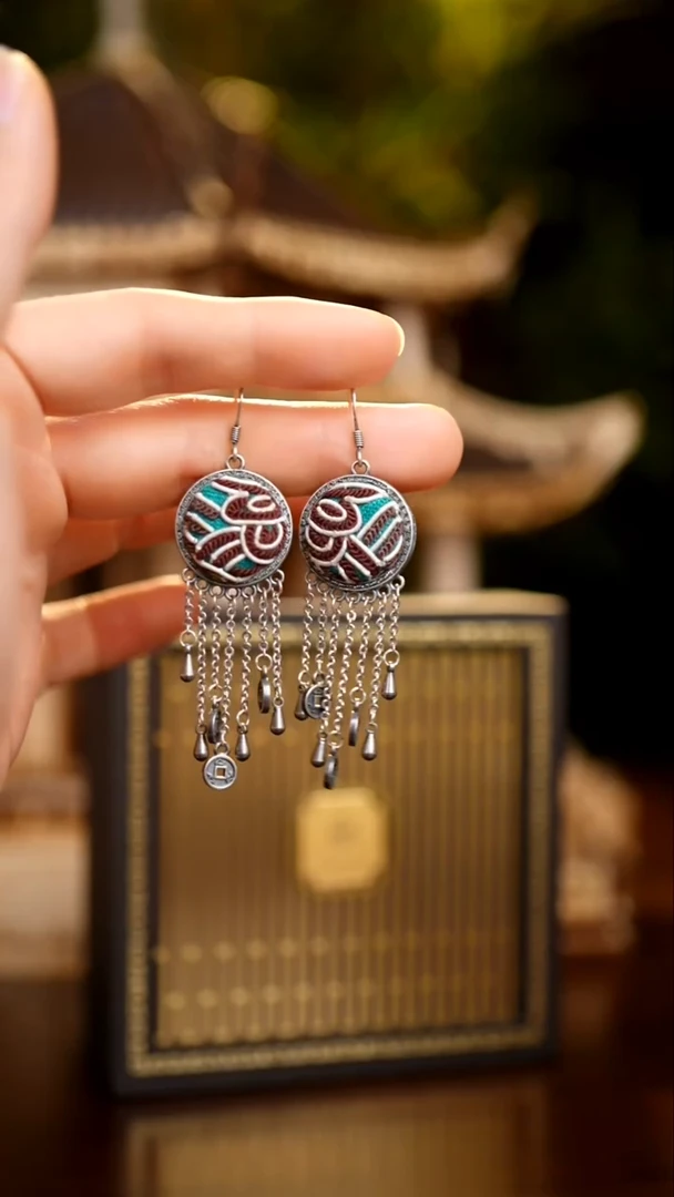 刺绣私人定制苗族手工A106