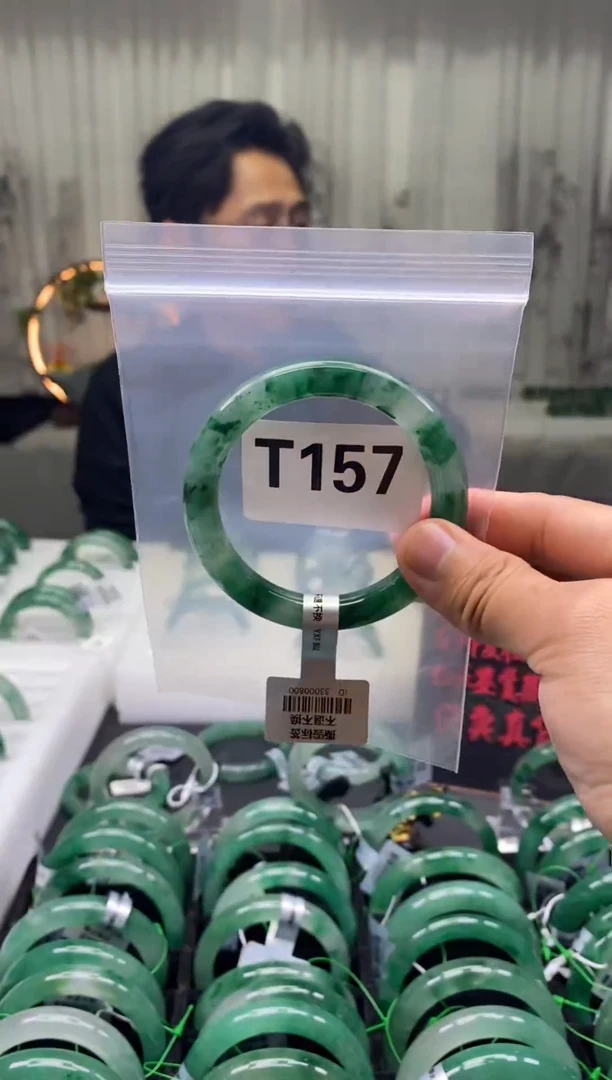 未镶嵌手镯石英质玉（非洲翠）58圈口T157