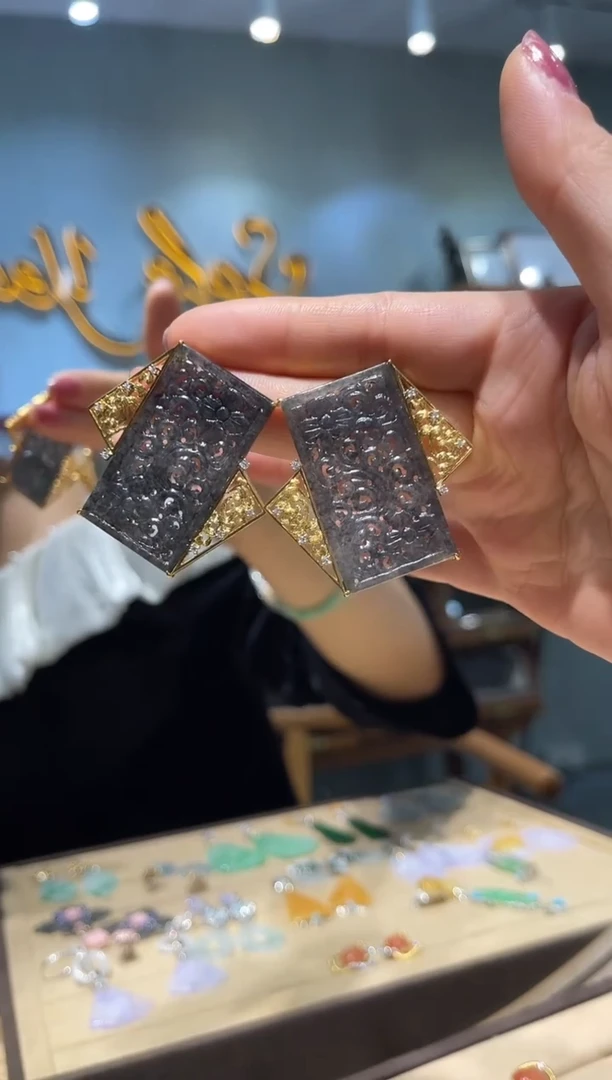 18K金镶嵌翡翠耳饰乌鸡种翡翠耳饰