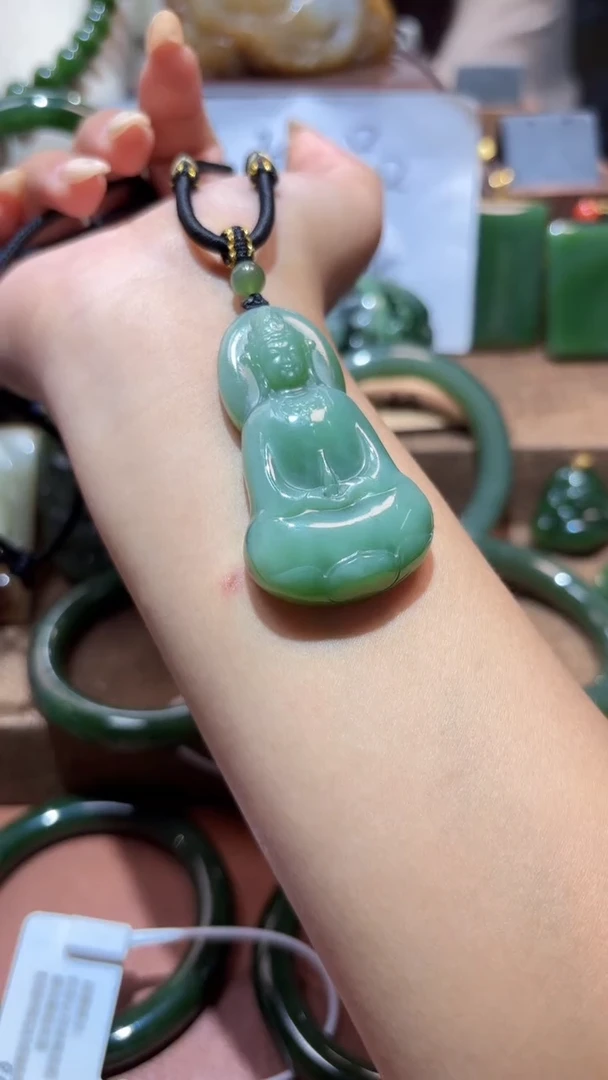 颈饰未镶嵌和田玉（碧玉）1