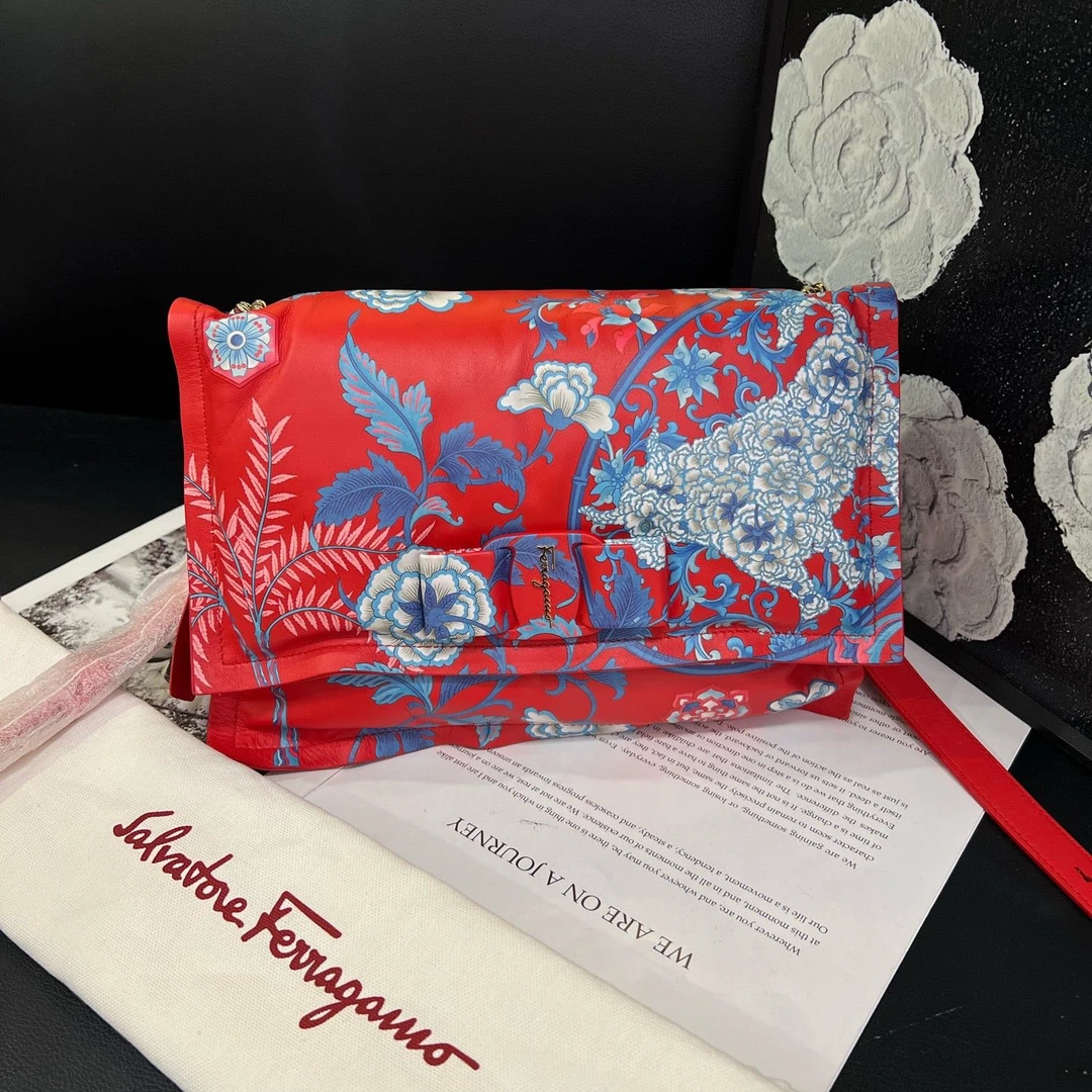 95新 FERRAGAMO/菲拉格慕 牛年限定涂鸦viva蝴蝶结斜挎包B4114