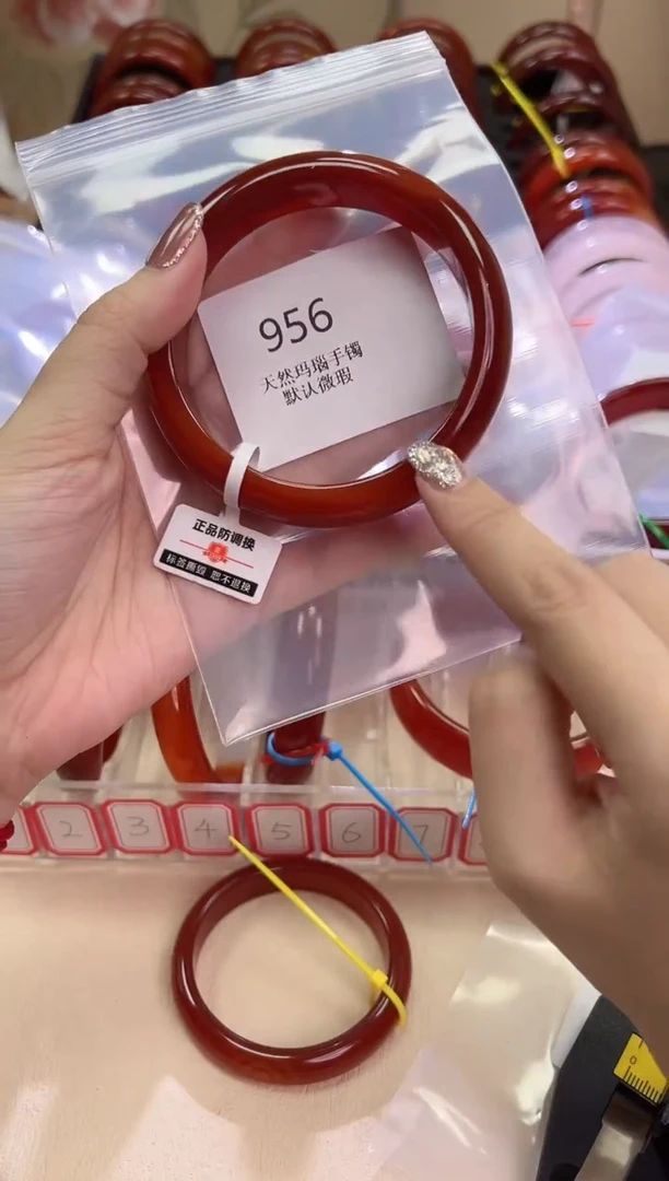 玛瑙/玉髓手镯未镶嵌62圈口*956