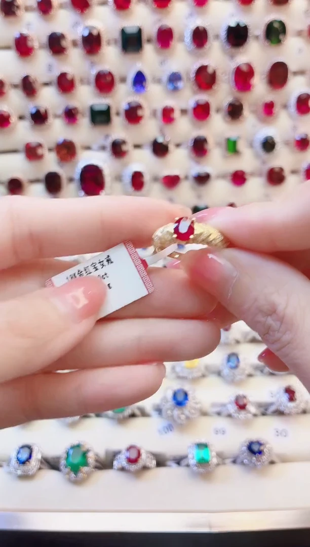 18K金镶嵌戒指红宝石A****妈1