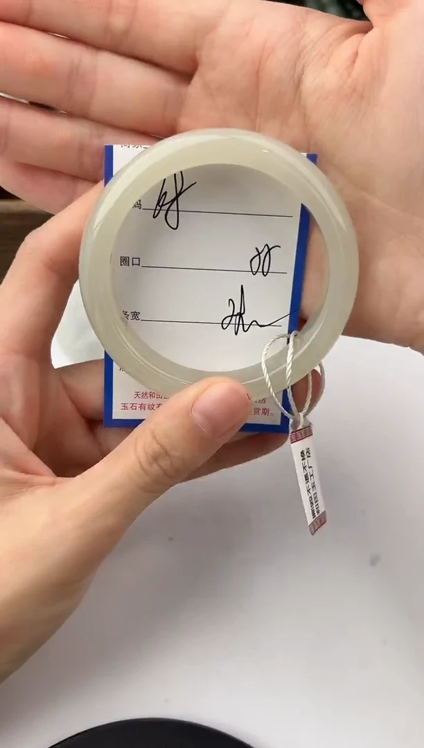 未镶嵌手镯和田玉68颜色微差无瑕疵