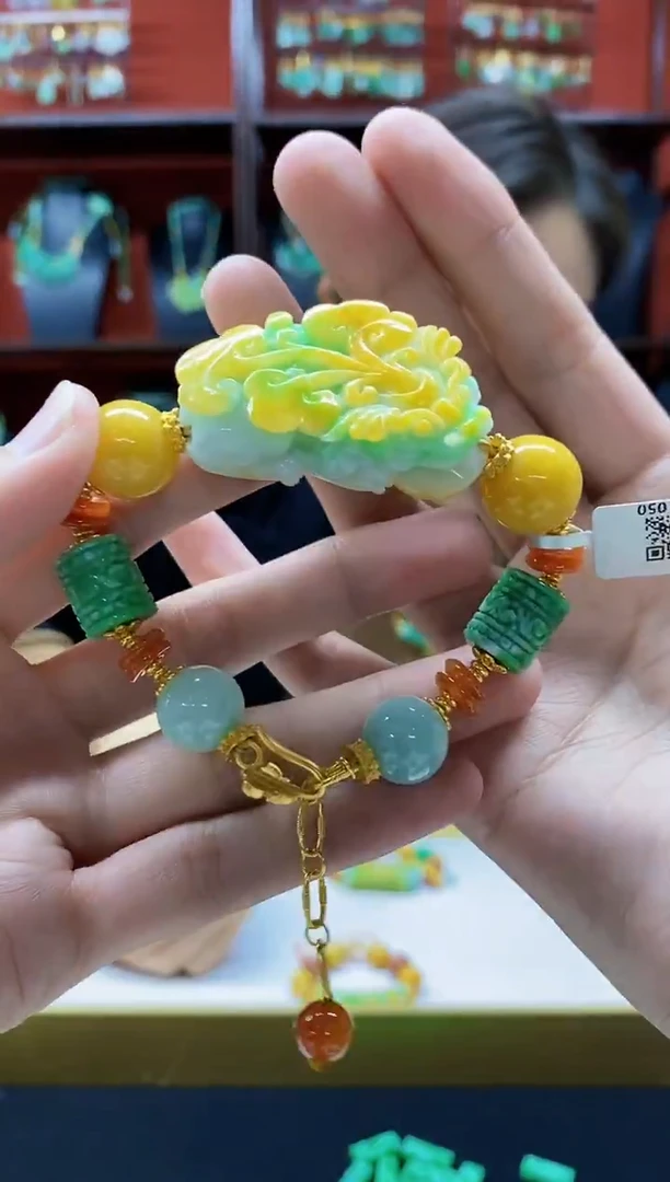 颈饰未镶嵌翡翠手串