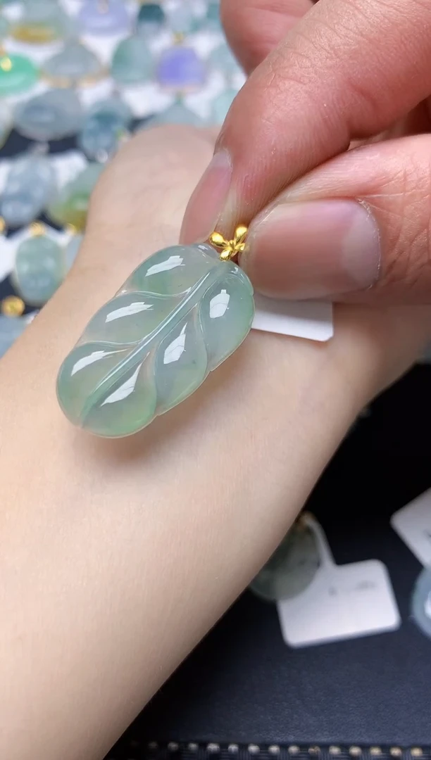 翡翠18K金镶嵌颈饰天然缅甸A货翡翠