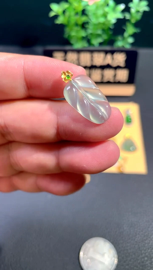 颈饰18K金镶嵌翡翠翡翠