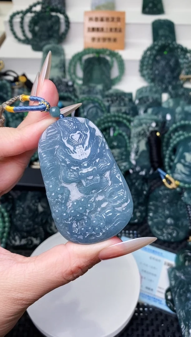 颈饰未镶嵌翡翠