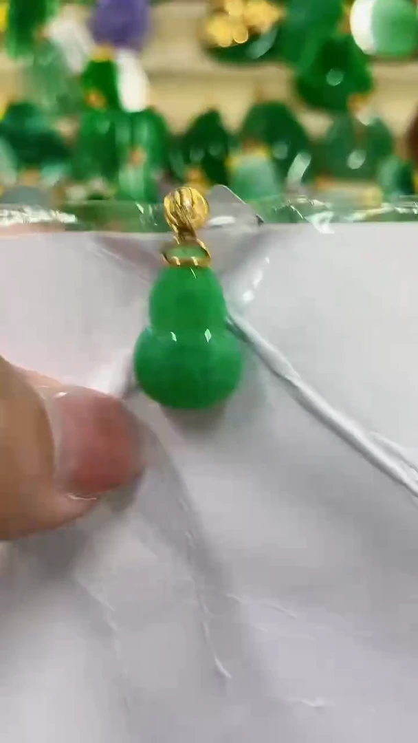 翡翠18K金镶嵌颈饰多样性发货其中一件