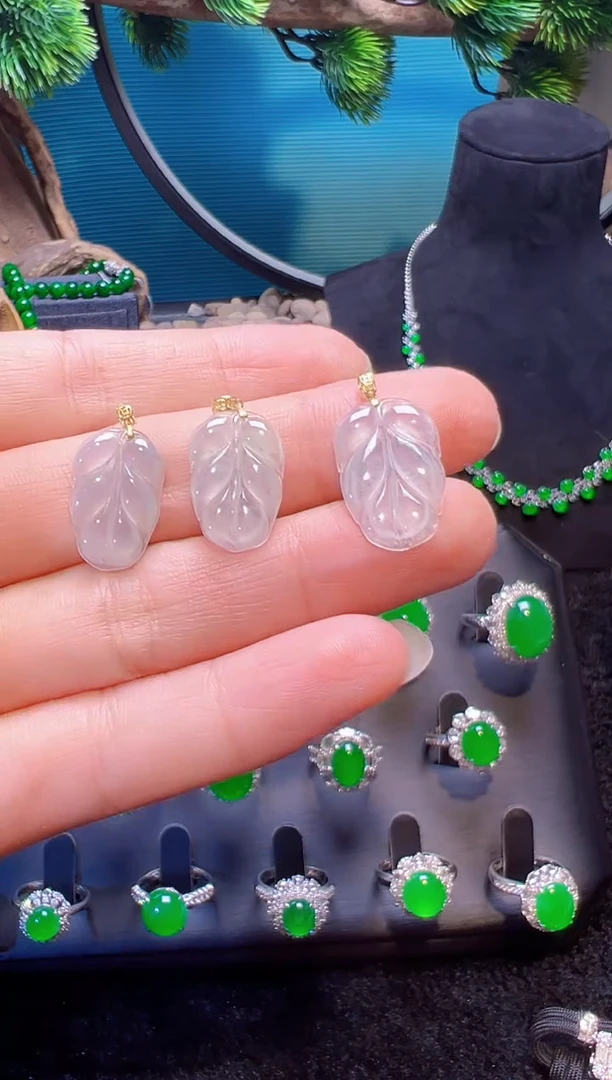 翡翠18K金镶嵌吊坠(不含链)福叶吊坠多样性发一