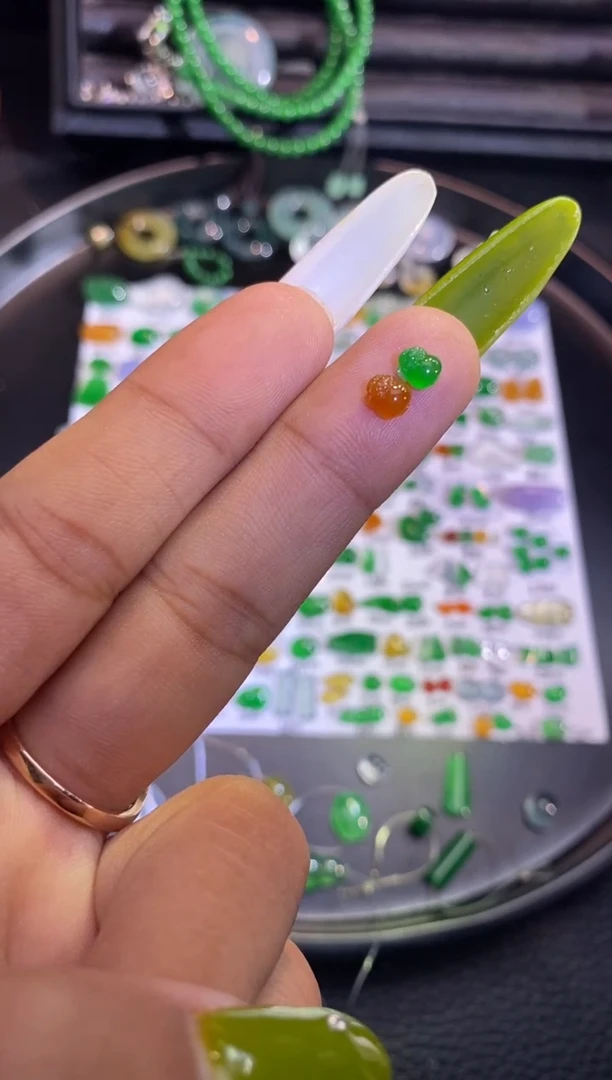 翡翠挂件未镶嵌金蟾