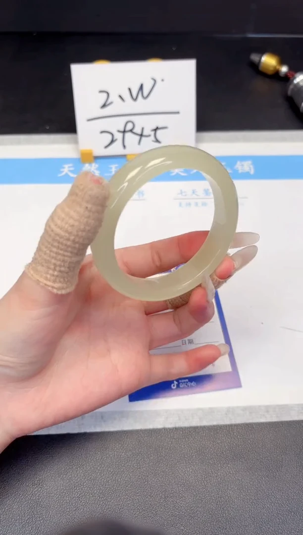 【闪购商品】石英质玉手镯未镶嵌376-56