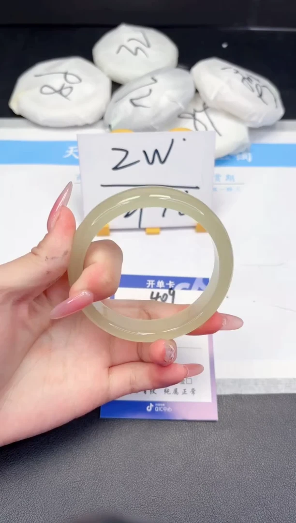 【闪购商品】石英质玉手镯未镶嵌409-61.4