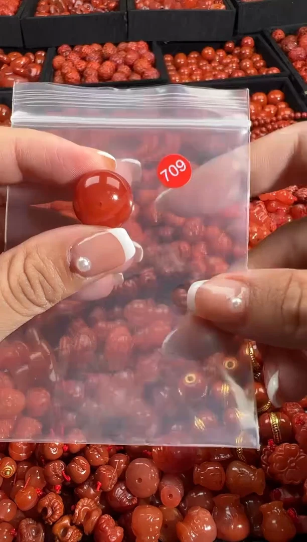 南红玛瑙未镶嵌颈饰1