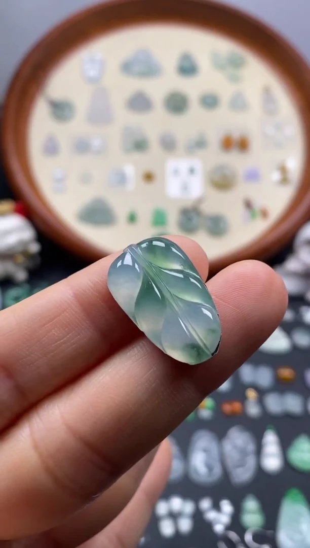 颈饰未镶嵌翡翠冰飘緑叶子/芬