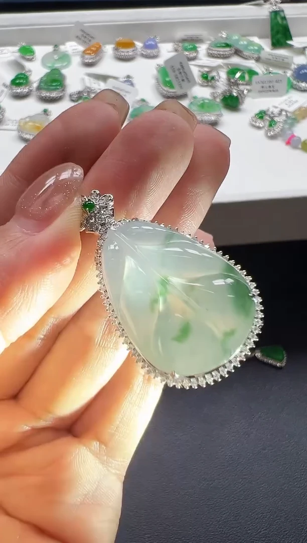 颈饰18K金镶嵌翡翠KYYC1102-044