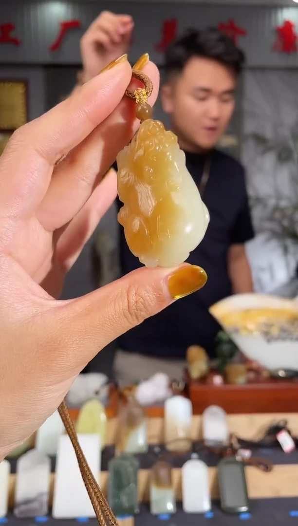 和田玉未镶嵌颈饰1