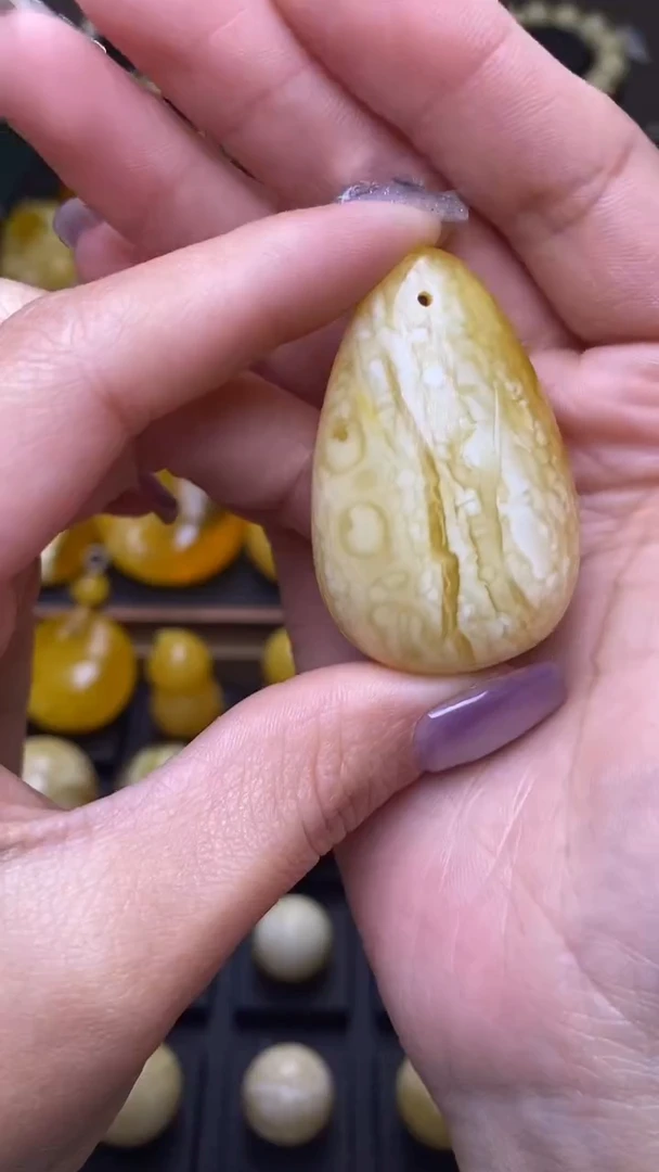 【闪购商品】琥珀裸石未镶嵌葵.114