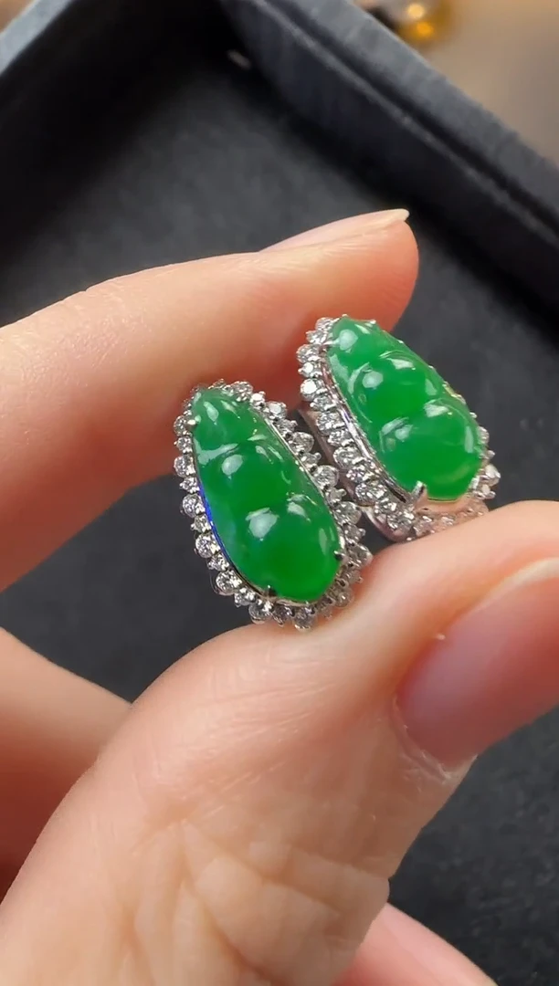 18K金镶嵌翡翠耳饰031豆子一对