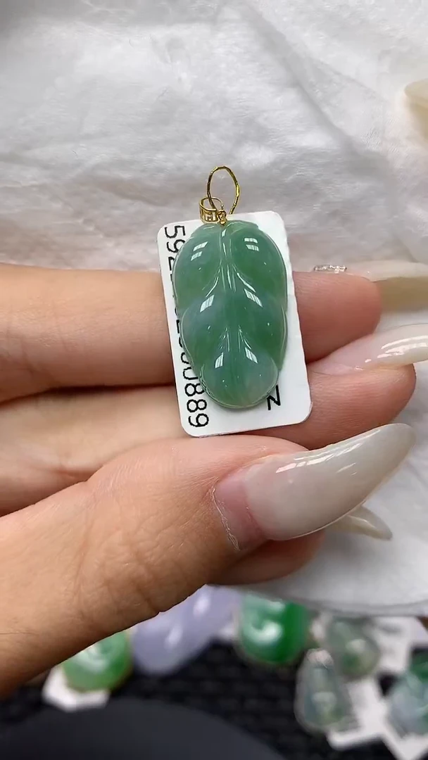 颈饰18K金镶嵌翡翠11111111111