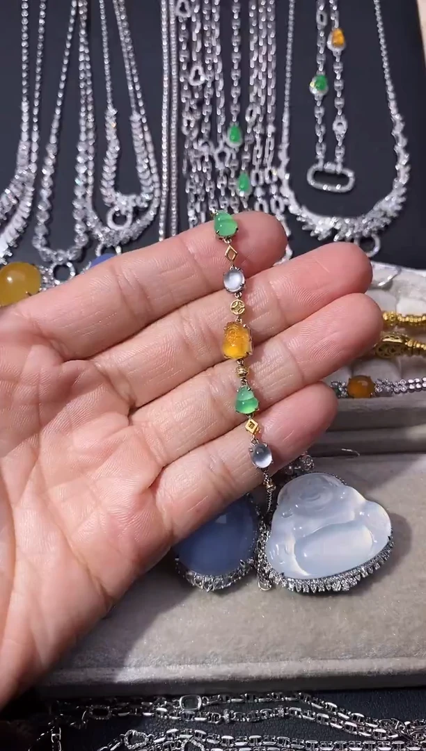 18K金镶嵌手链翡翠手链