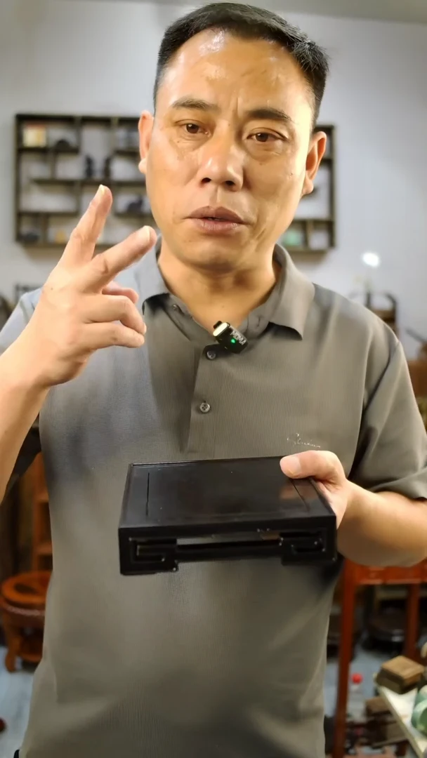香榧木紫光檀正方回纹底座红木雕刻工艺品花15*15