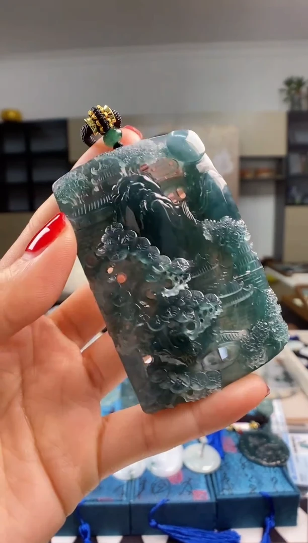 颈饰未镶嵌翡翠 多样性发其一