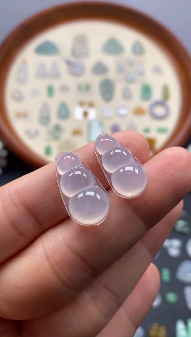 颈饰未镶嵌翡翠冰豆子1对/芬