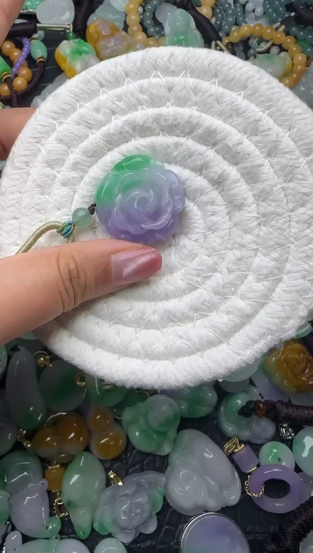 颈饰未镶嵌翡翠缅甸翡翠吊坠