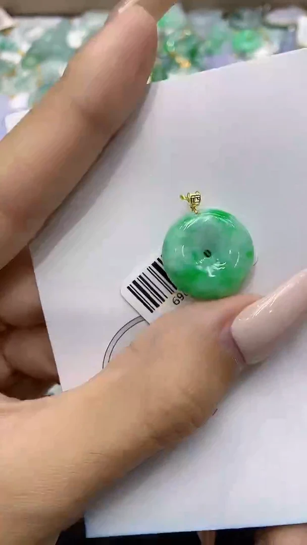 颈饰18K金镶嵌翡翠111111111111