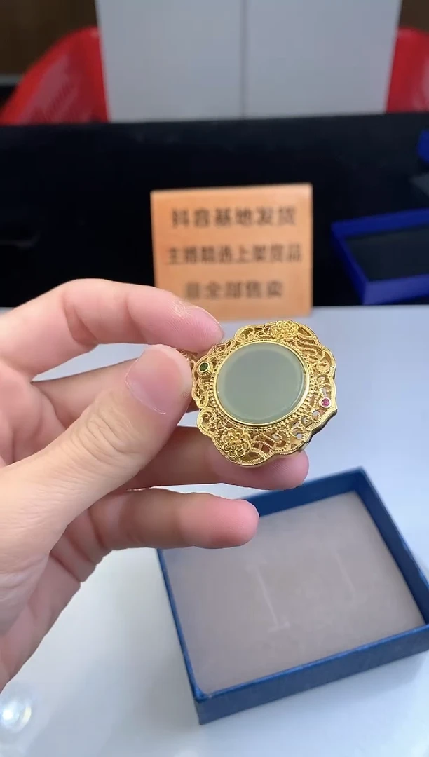 颈饰未镶嵌翡翠