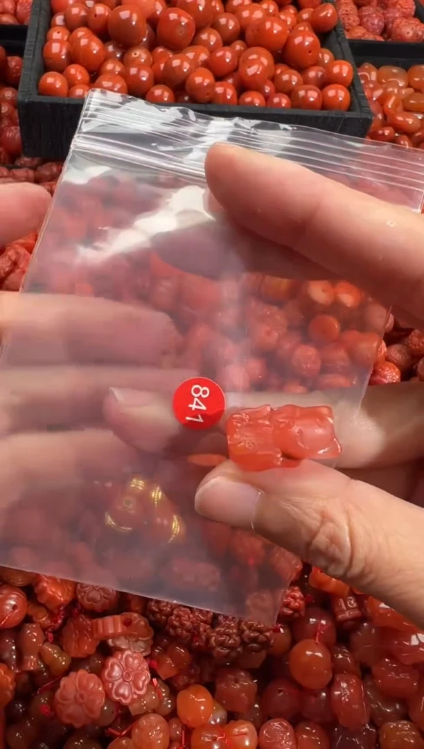 南红玛瑙未镶嵌颈饰1