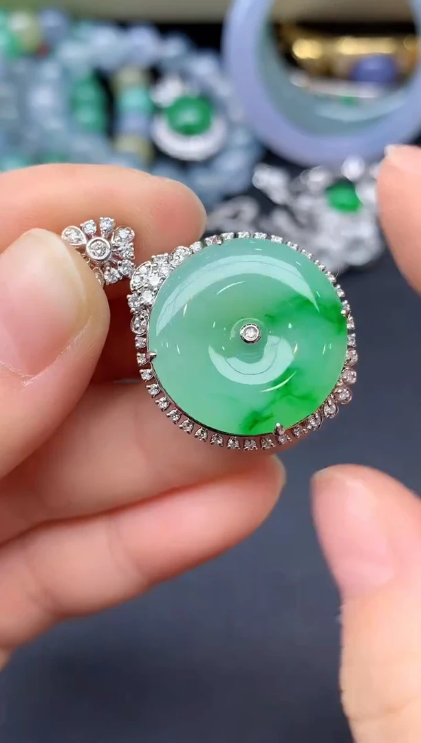 颈饰18K金镶嵌翡翠195-雪姐翡翠天天见