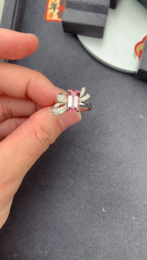 【闪购商品】碧玺戒指18K金镶嵌1.9ct粉碧玺戒指