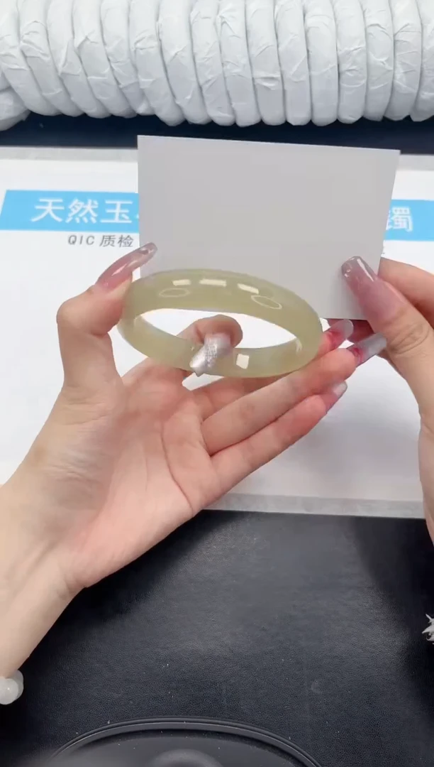 【闪购商品】石英质玉手镯未镶嵌92-64.5