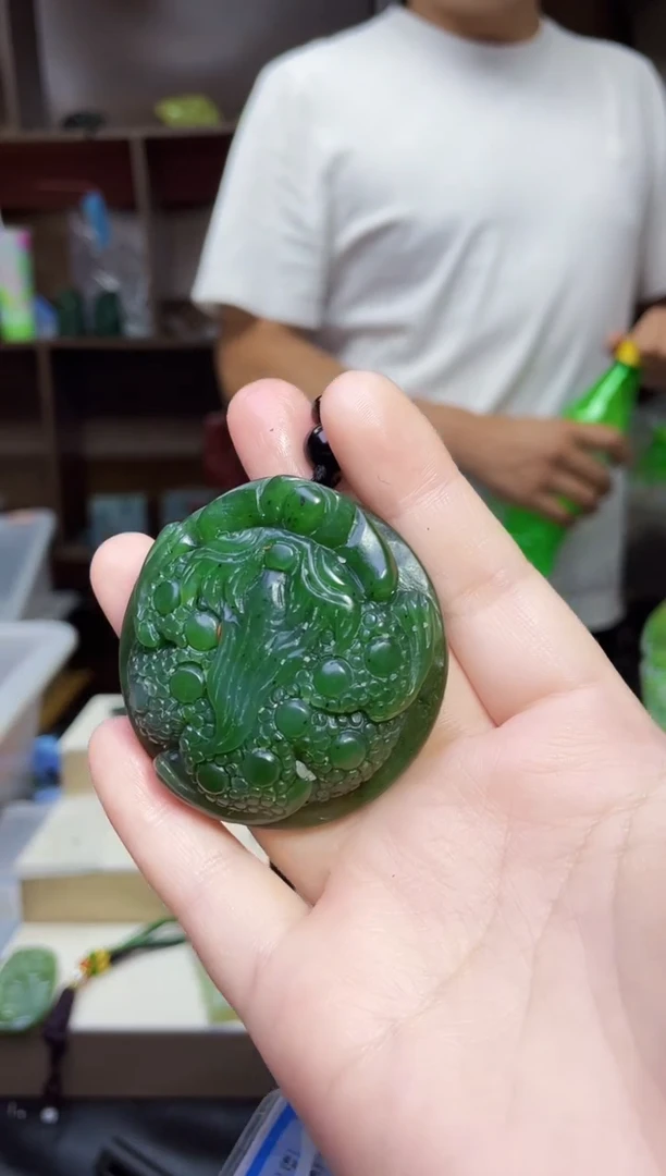 和田玉未镶嵌颈饰1
