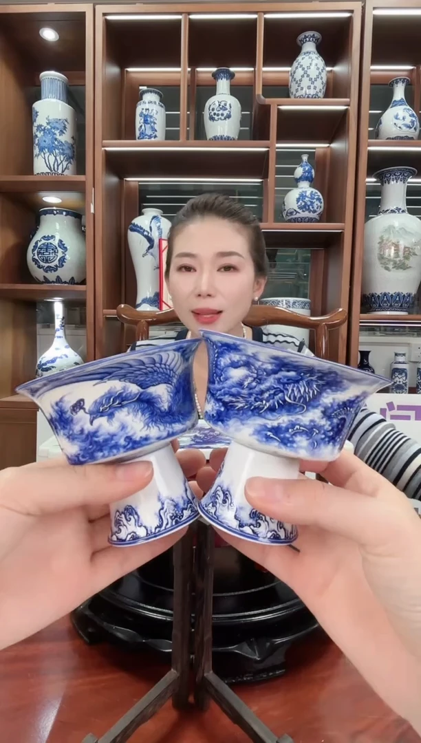 A14景德镇青花龙凤呈祥高足杯一对