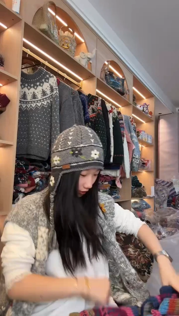 羊毛美利奴黑灰护耳帽