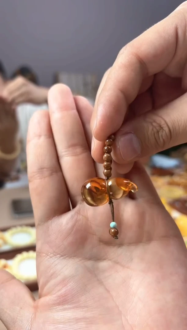 【闪购商品】蜜蜡裸石未镶嵌葫芦挂件